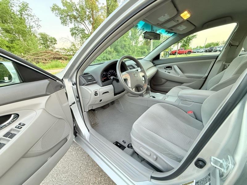 Toyota Camry Base 6-Spd AT 2011