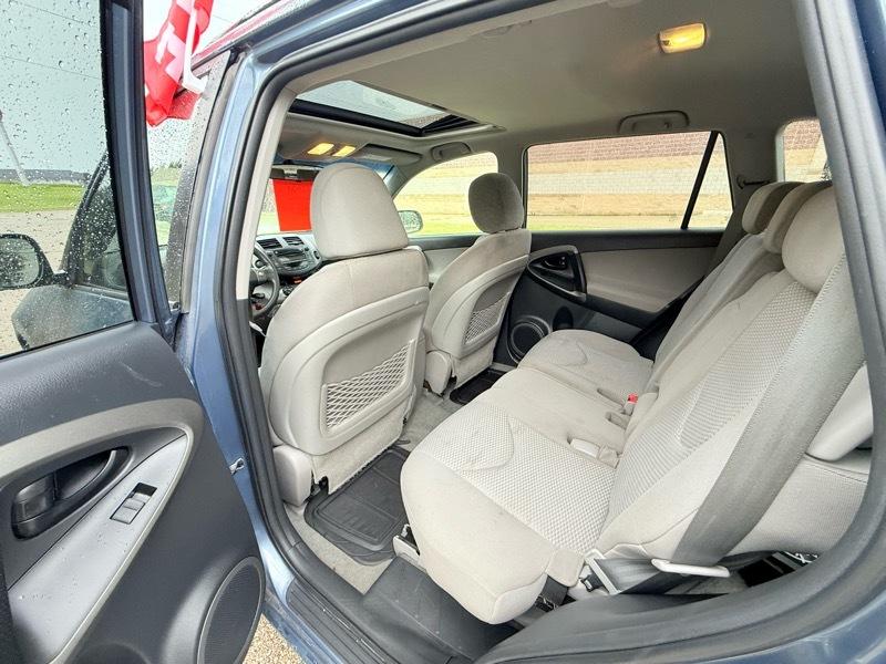 Toyota RAV4 Base I4 2WD 2011