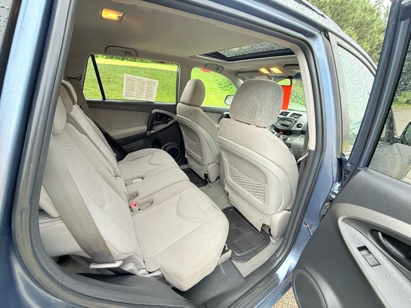 Toyota RAV4 Base I4 2WD 2011