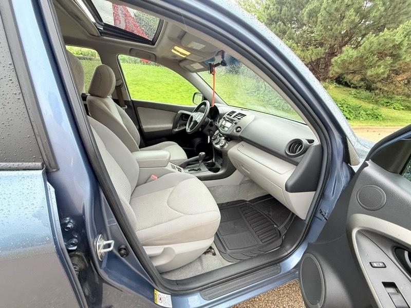 Toyota RAV4 Base I4 2WD 2011