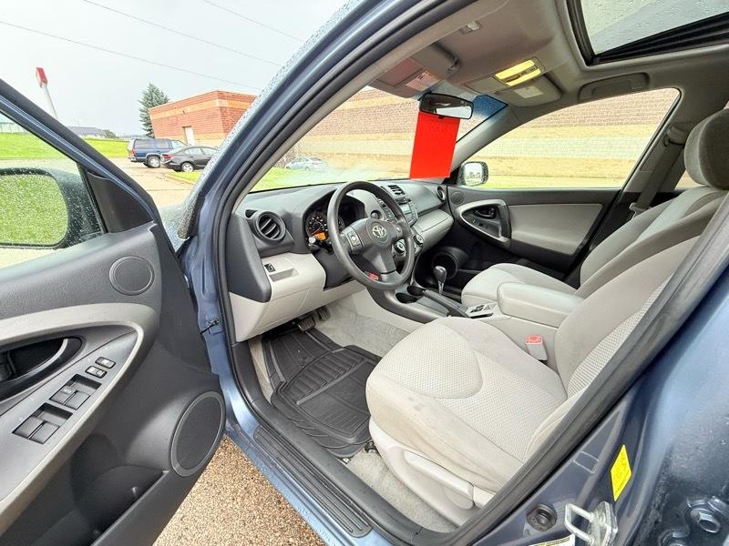 Toyota RAV4 Base I4 2WD 2011