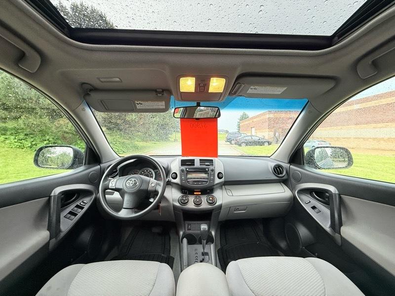 Toyota RAV4 Base I4 2WD 2011