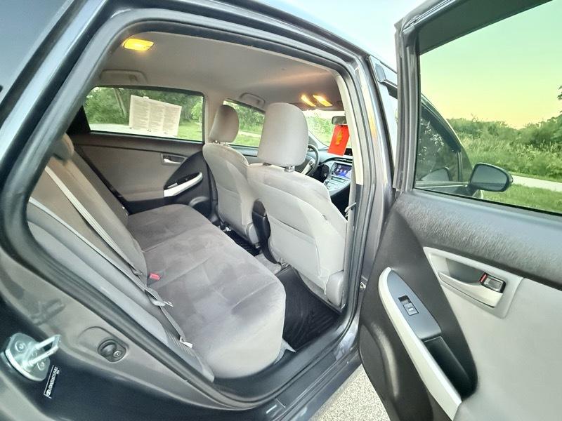 Toyota Prius Prius V 2012