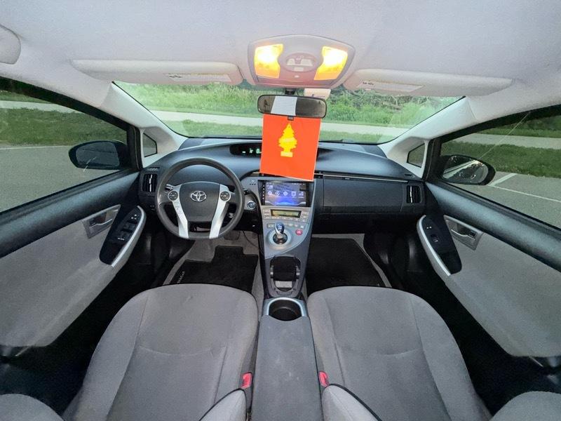 Toyota Prius Prius V 2012