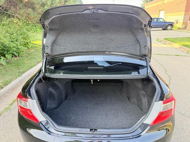 Toyota Camry 4dr Sedan LE 2012