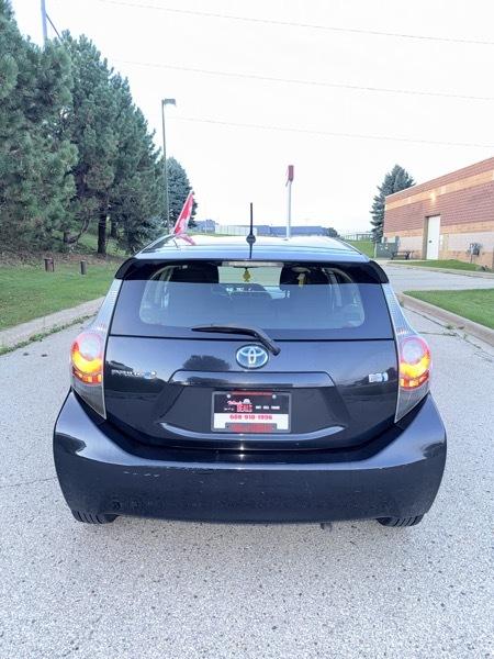 Toyota Prius c Two 2012