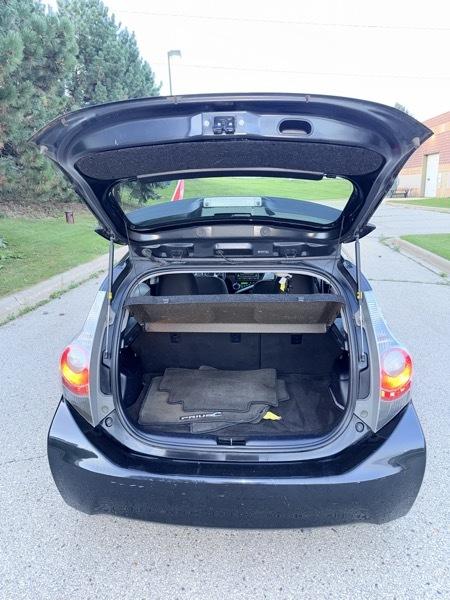 Toyota Prius c Two 2012