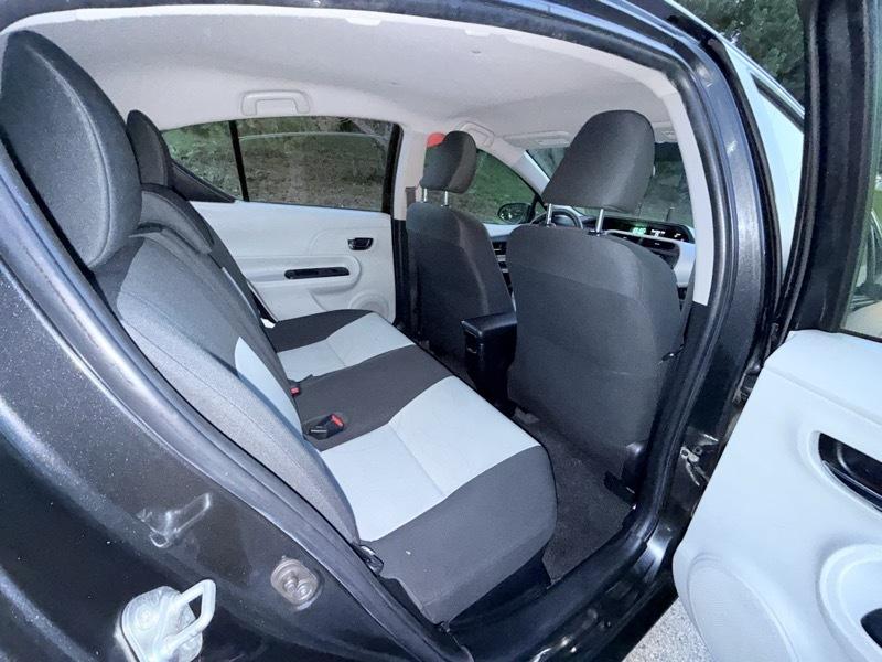 Toyota Prius c Two 2012