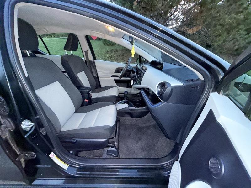 Toyota Prius c Two 2012