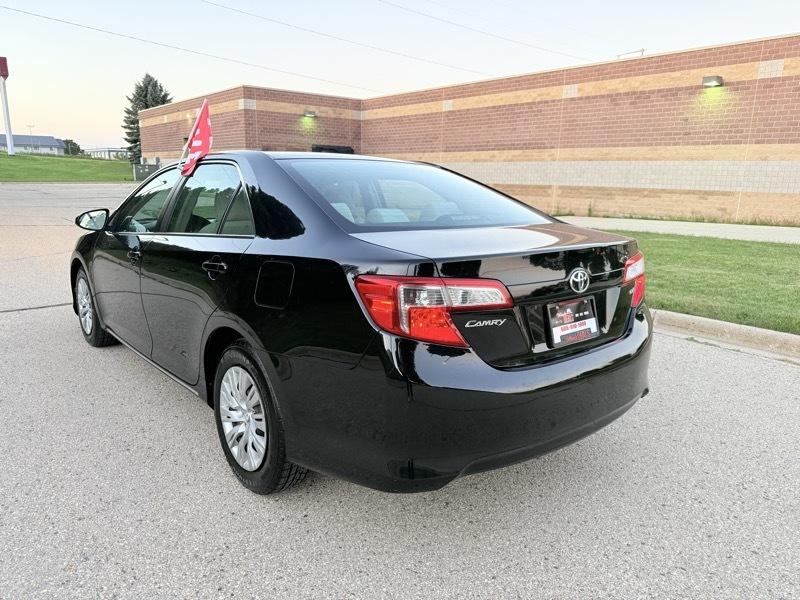 Toyota Camry 4dr Sedan LE 2012