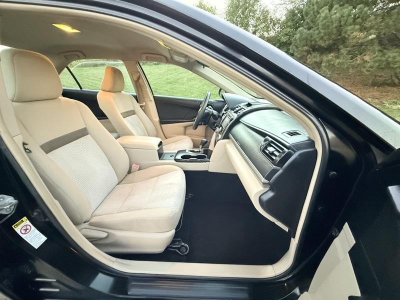 Toyota Camry 4dr Sedan LE 2012