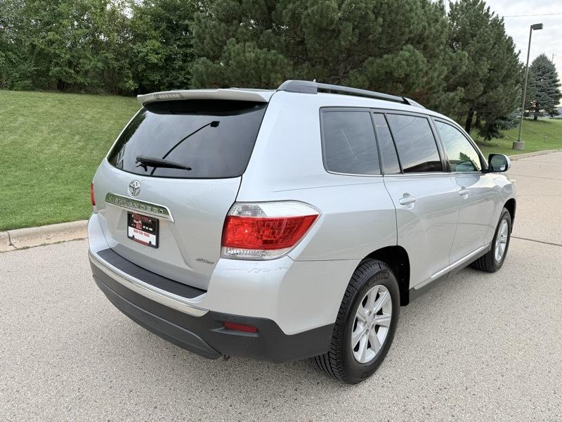 Toyota Highlander Base 4WD 2011
