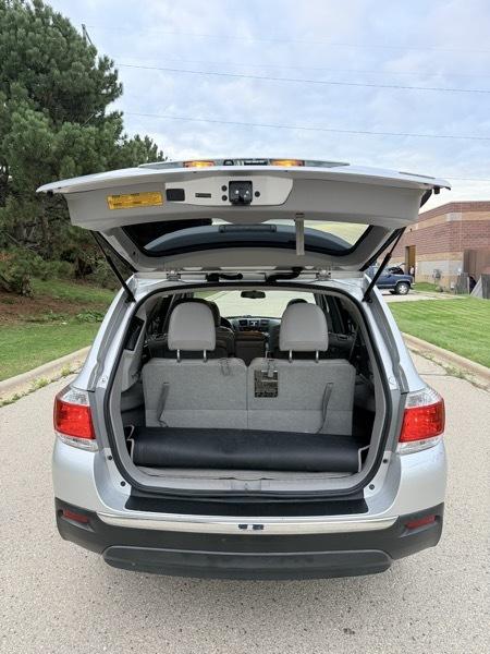 Toyota Highlander Base 4WD 2011