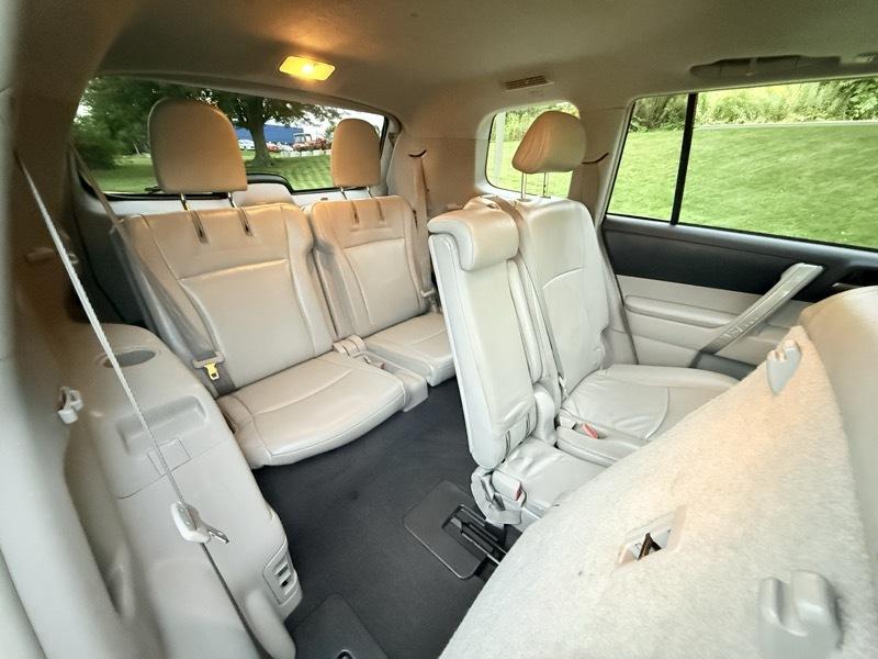Toyota Highlander Base 4WD 2011
