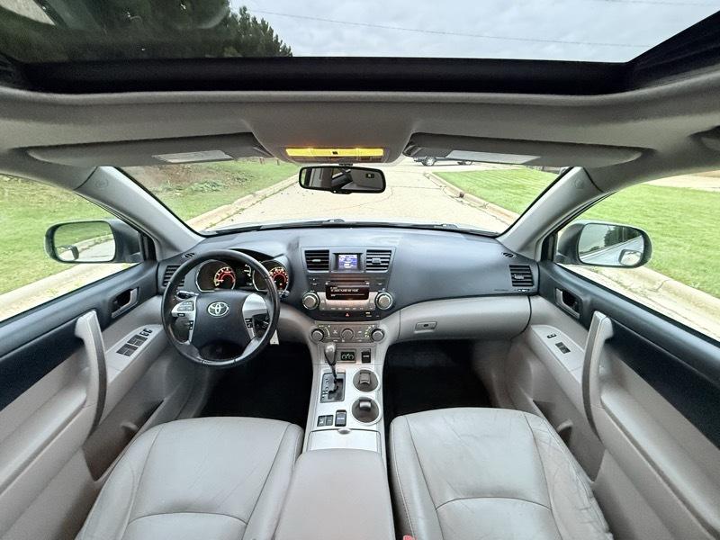Toyota Highlander Base 4WD 2011