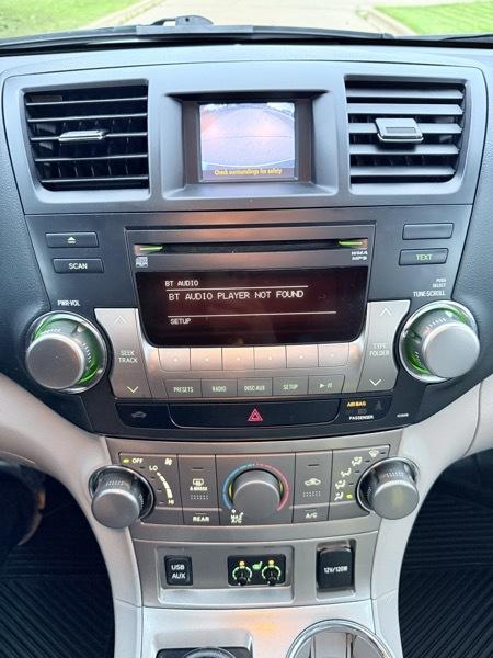 Toyota Highlander Base 4WD 2011