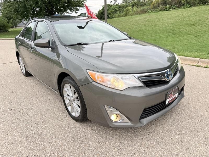 Toyota Camry Hybrid XLE 2012