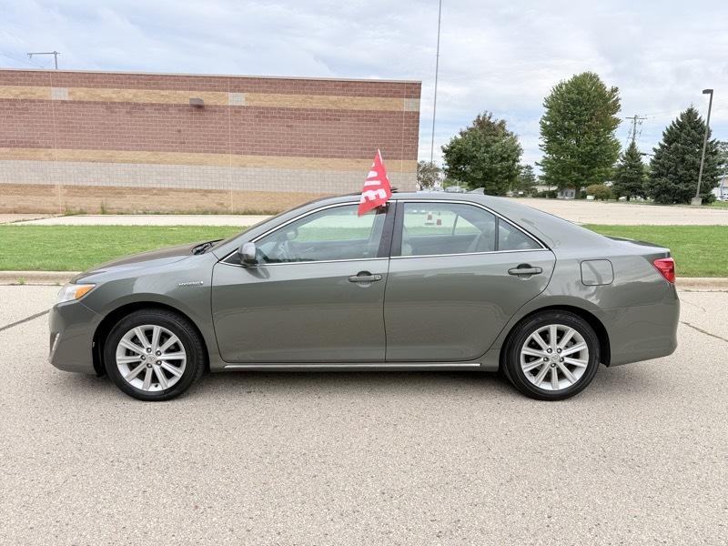 Toyota Camry Hybrid XLE 2012