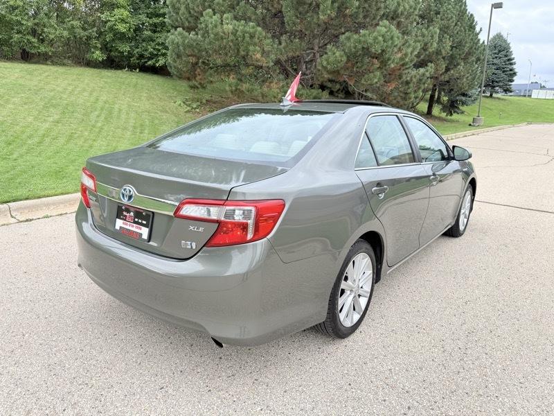 Toyota Camry Hybrid XLE 2012