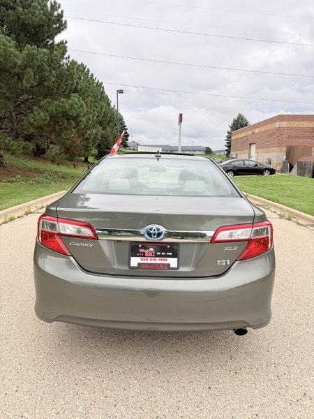 Toyota Camry Hybrid XLE 2012