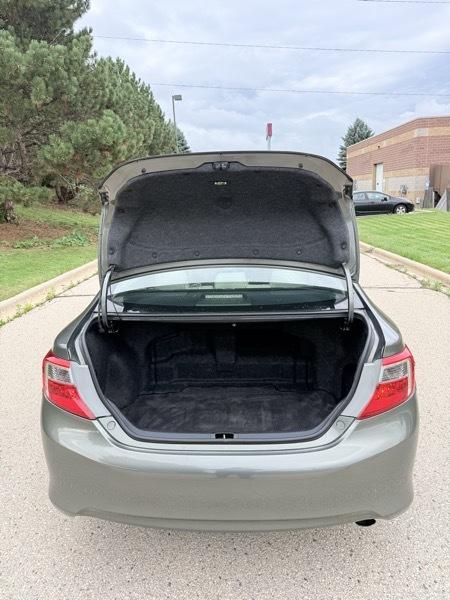 Toyota Camry Hybrid XLE 2012
