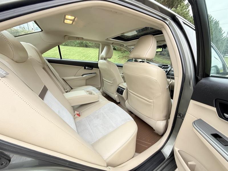 Toyota Camry Hybrid XLE 2012