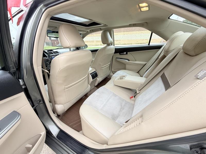 Toyota Camry Hybrid XLE 2012