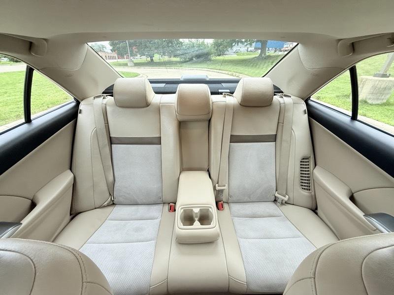 Toyota Camry Hybrid XLE 2012