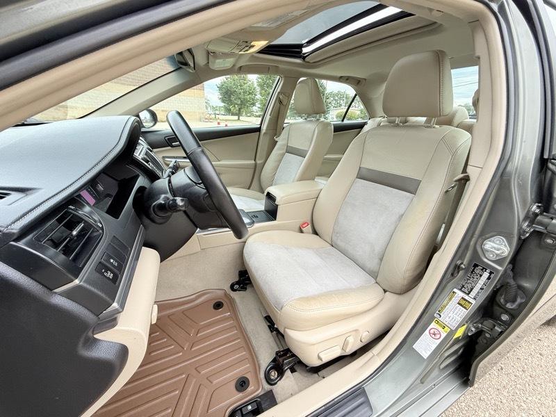 Toyota Camry Hybrid XLE 2012