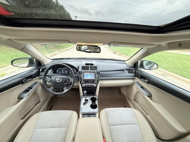 Toyota Camry Hybrid XLE 2012