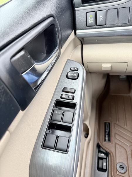 Toyota Camry Hybrid XLE 2012
