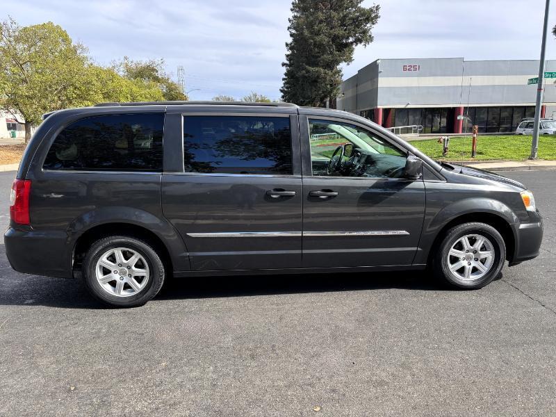 Chrysler Town & Country Touring 2012