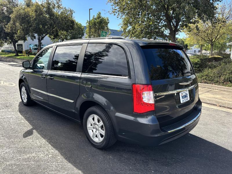 Chrysler Town & Country Touring 2012