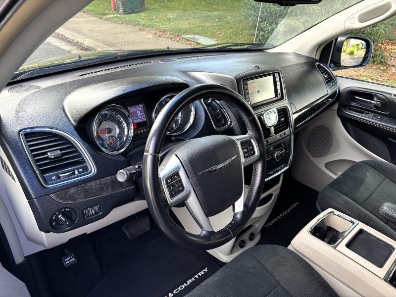 Chrysler Town & Country Touring 2012