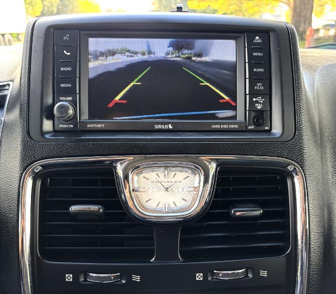 Chrysler Town & Country Touring 2012