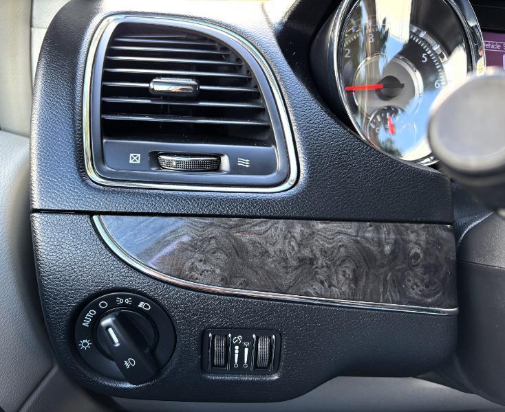 Chrysler Town & Country Touring 2012