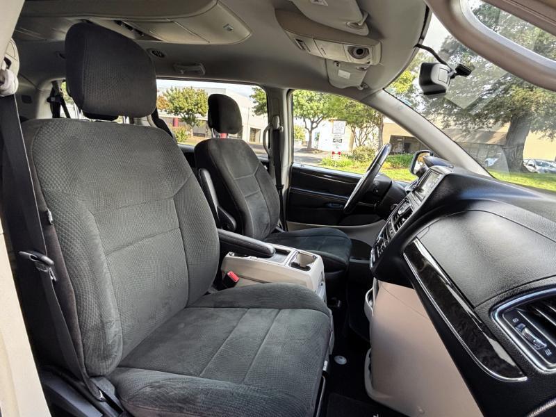 Chrysler Town & Country Touring 2012