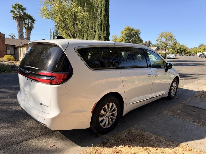 Chrysler Pacifica Hybrid Limited 2023