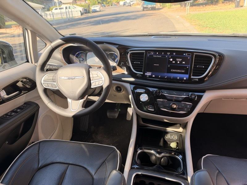 Chrysler Pacifica Hybrid Limited 2023