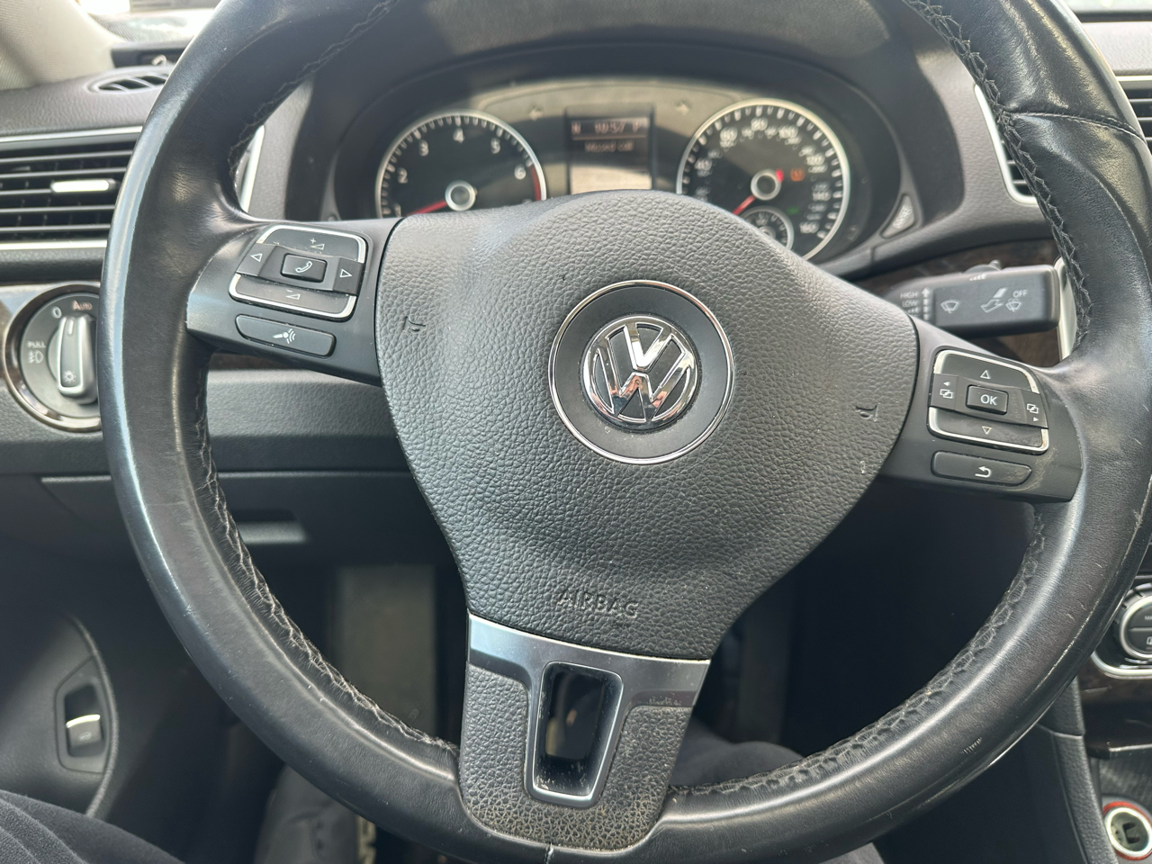 Volkswagen Passat SEL Premium PZEV 6A 2015