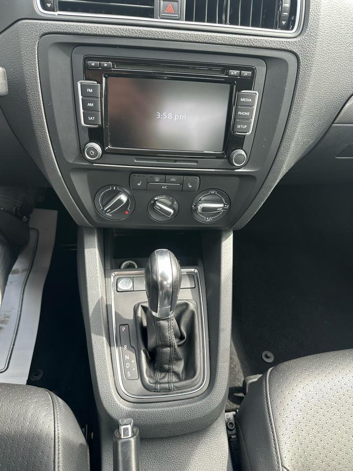 Volkswagen Jetta SE 6A 2015