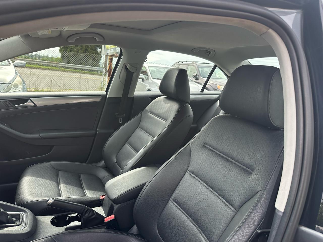 Volkswagen Jetta SE 6A 2015