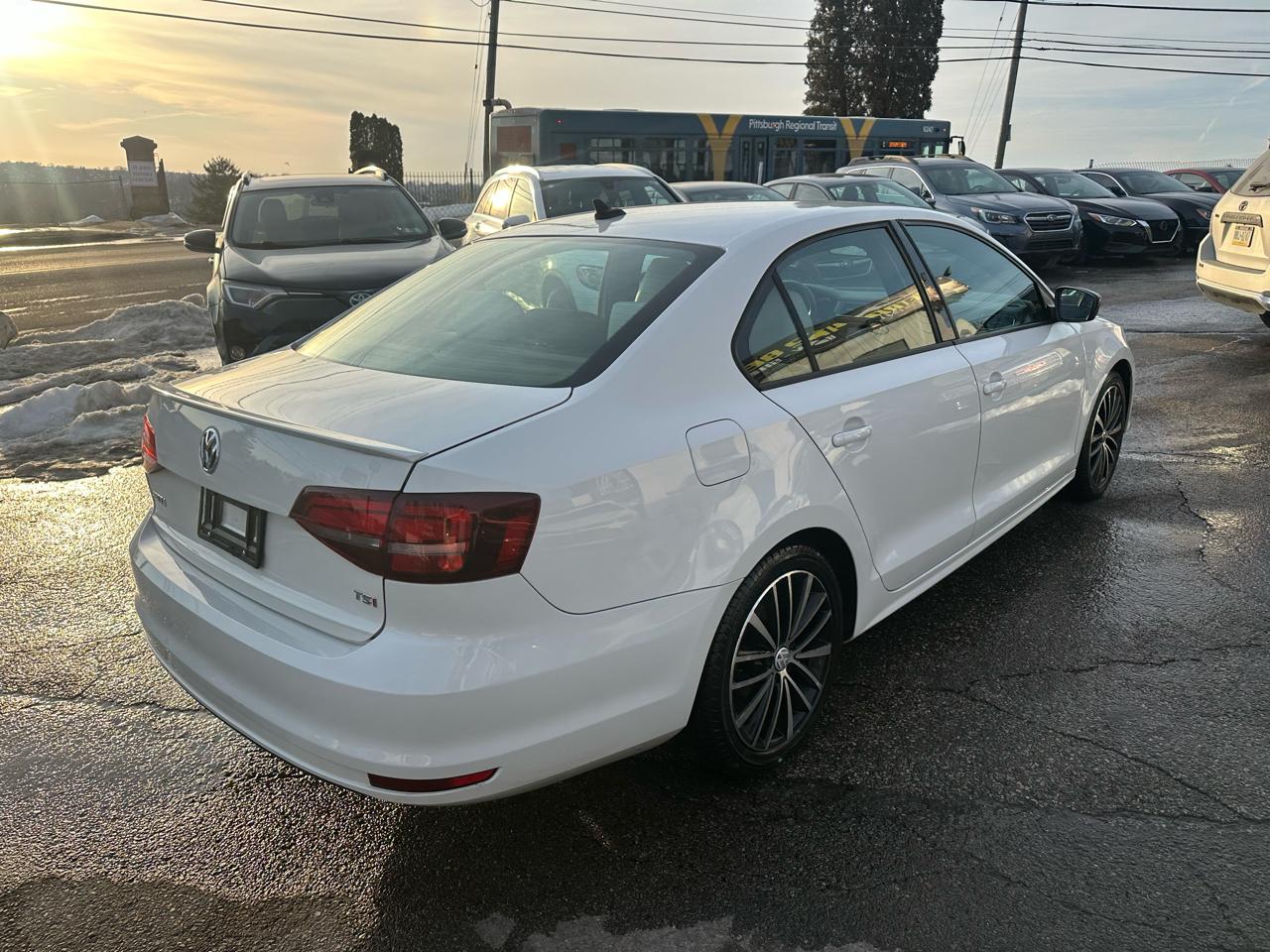 Volkswagen Jetta SE 6A 2016