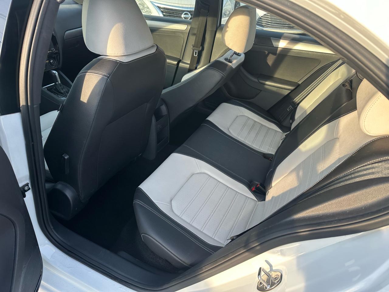 Volkswagen Jetta SE 6A 2016