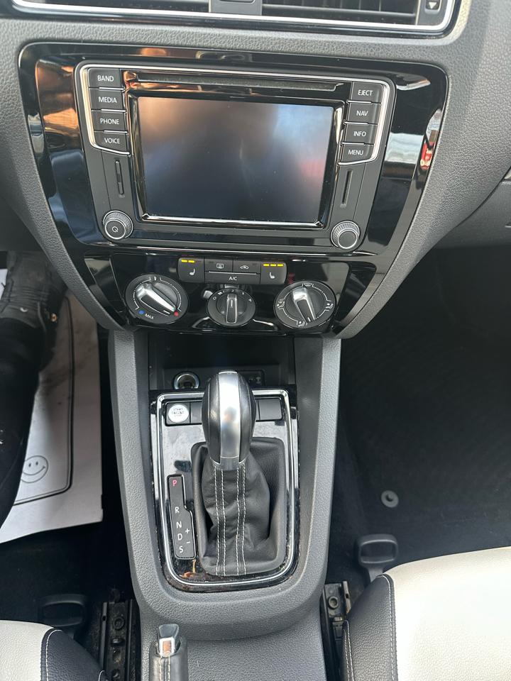 Volkswagen Jetta SE 6A 2016