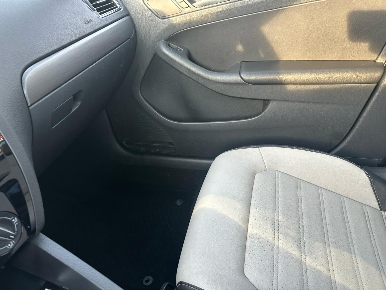 Volkswagen Jetta SE 6A 2016