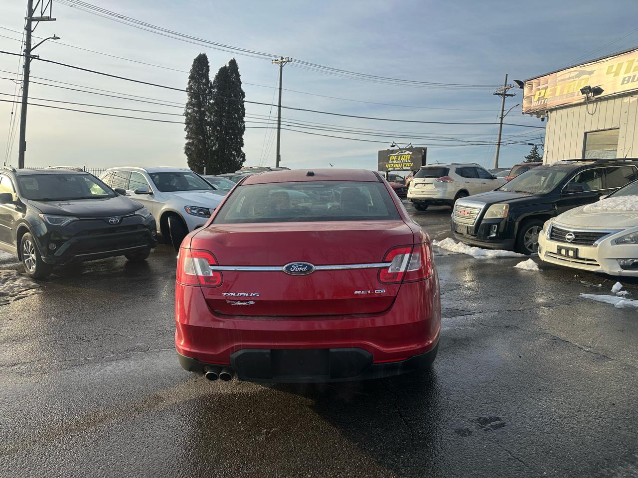 Ford Taurus SEL AWD 2012