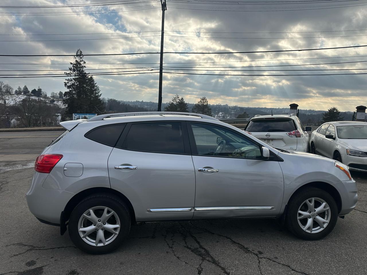 Nissan Rogue S AWD 2011