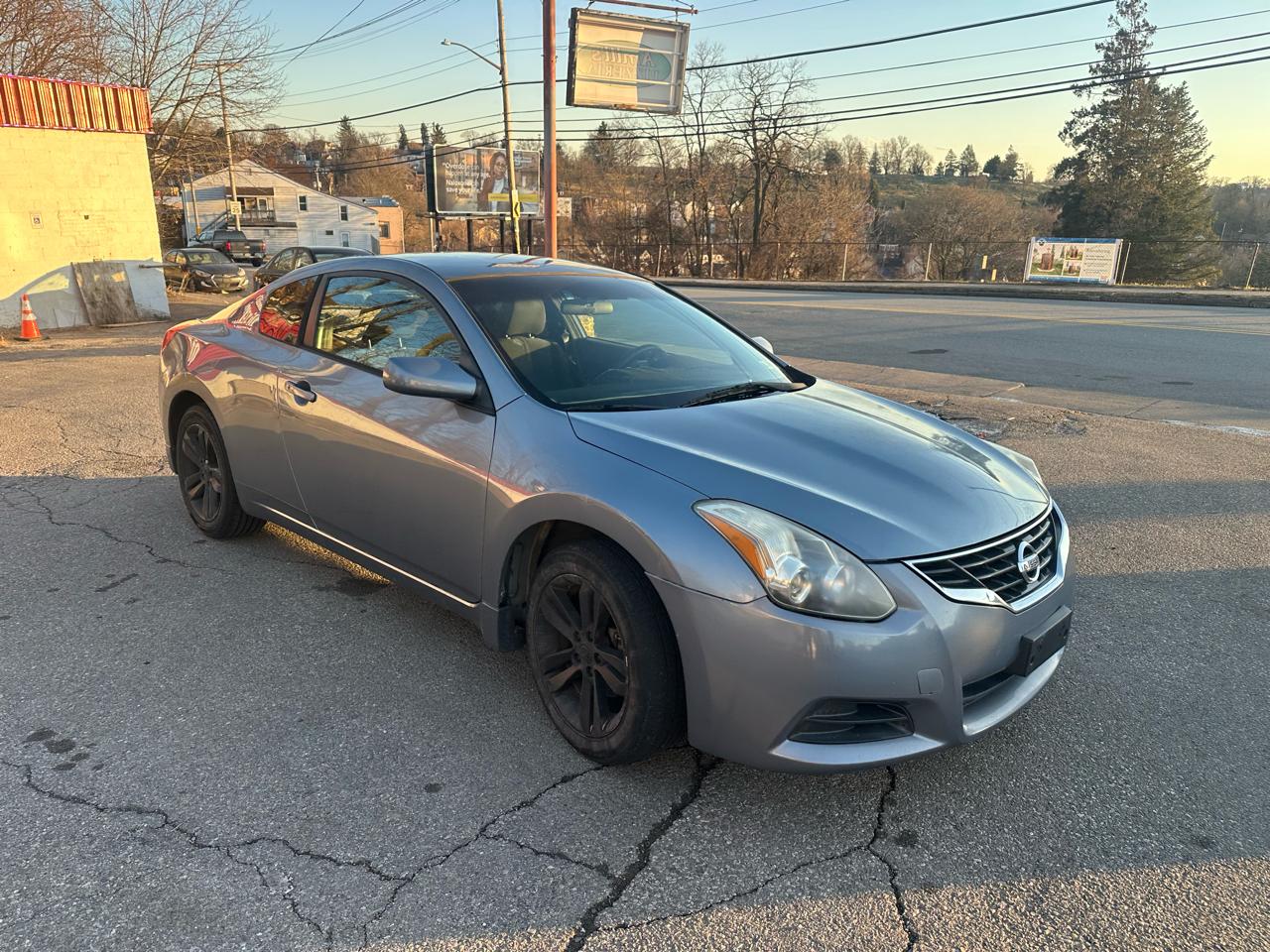 Nissan Altima 2.5 S 6M/T Coupe 2012