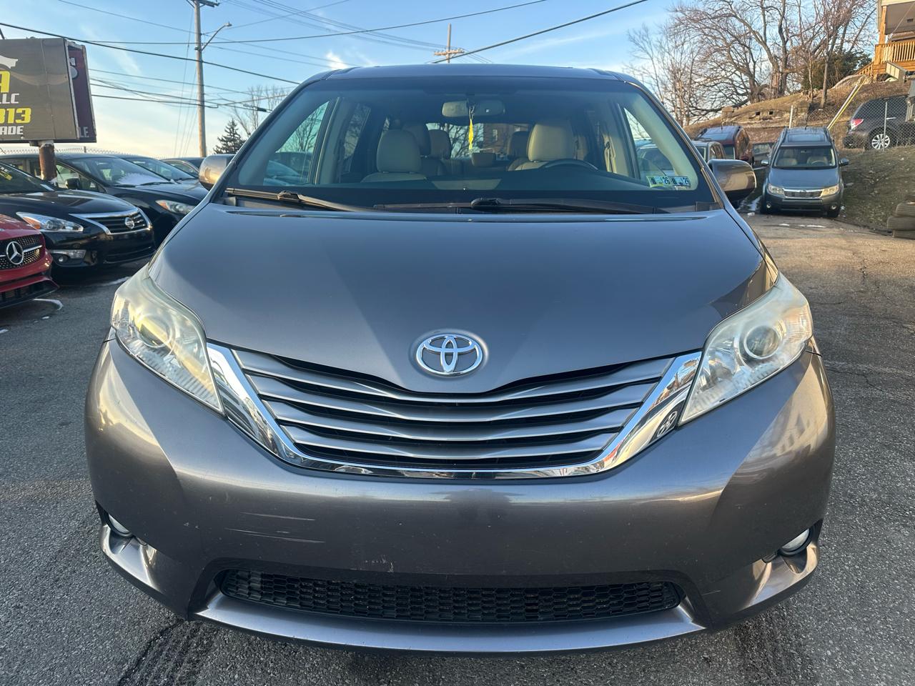 Toyota Sienna XLE 7-Passenger AWD 2017